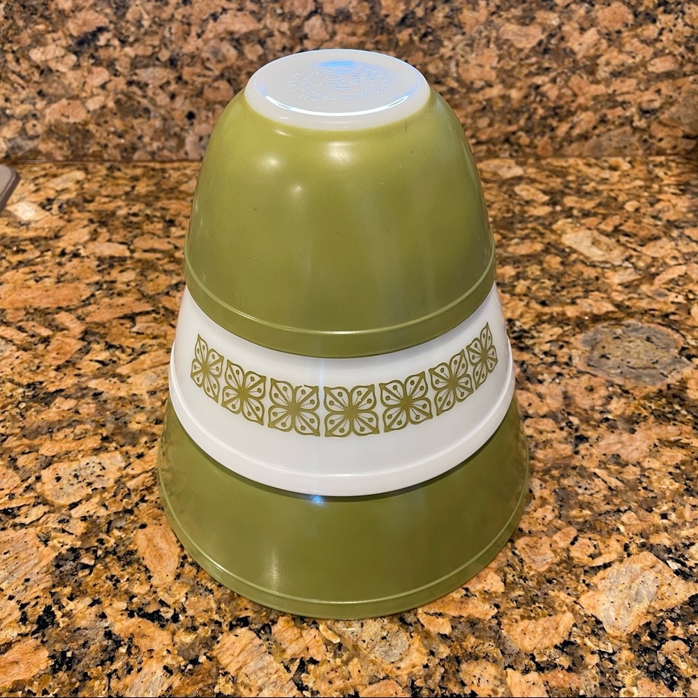 Pyrex Verde Floral Nesting Bowls